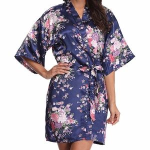 NWOT Floral Kimono Robe